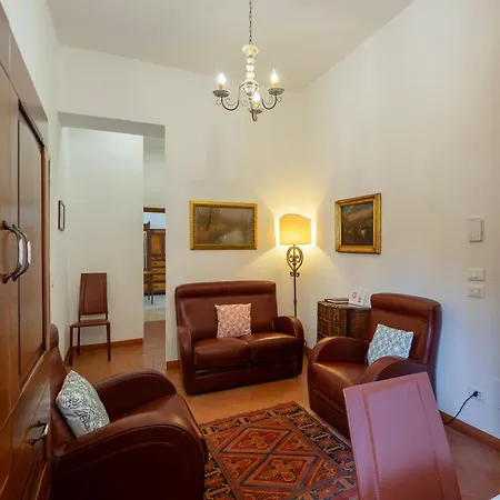 Giglio & Viola Borgia Apartment