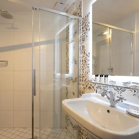 Giglio & Viola Borgia *